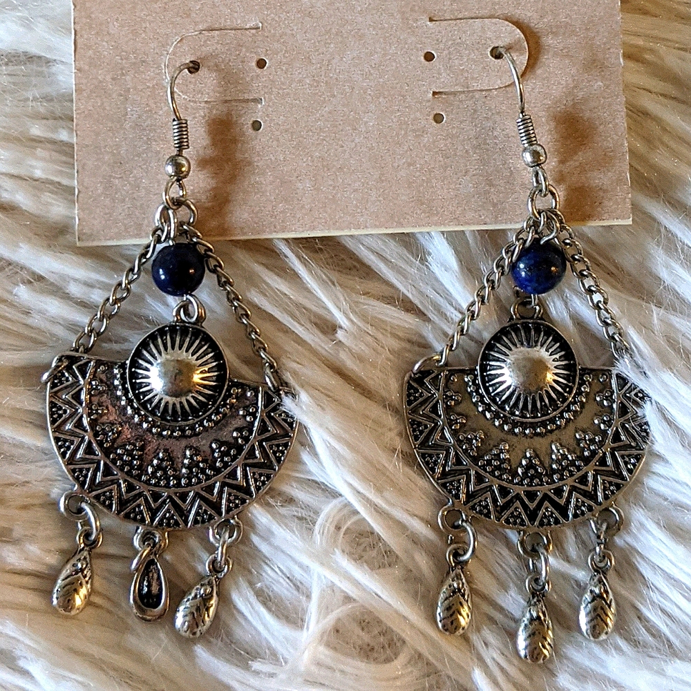 Silver Dangle Earrings by Wallflower- Perfect Stocking Stuffer for CHRISTMAS!🎄⛄